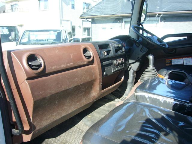 ヒノレンジャー 全低床　古河ユニック　フックイン　ＦＭＡＭラジオ　ＥＴＣ　カラーインフォメーションモニター　自動被害軽減ブレーキ　車線逸脱警報・横滑り防止装置　坂道発進補助装置　オーバーヘッドシェルフ　荷台新塗装済み（3枚目）