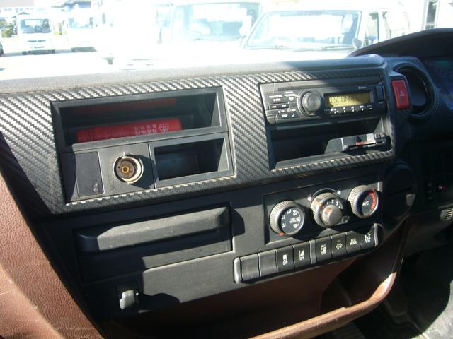 ヒノレンジャー 全低床　古河ユニック　フックイン　ＦＭＡＭラジオ　ＥＴＣ　カラーインフォメーションモニター　自動被害軽減ブレーキ　車線逸脱警報・横滑り防止装置　坂道発進補助装置　オーバーヘッドシェルフ　荷台新塗装済み（4枚目）