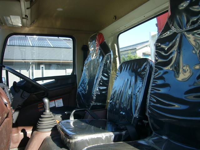 ヒノレンジャー 全低床　古河ユニック　フックイン　ＦＭＡＭラジオ　ＥＴＣ　カラーインフォメーションモニター　自動被害軽減ブレーキ　車線逸脱警報・横滑り防止装置　坂道発進補助装置　オーバーヘッドシェルフ　荷台新塗装済み（5枚目）