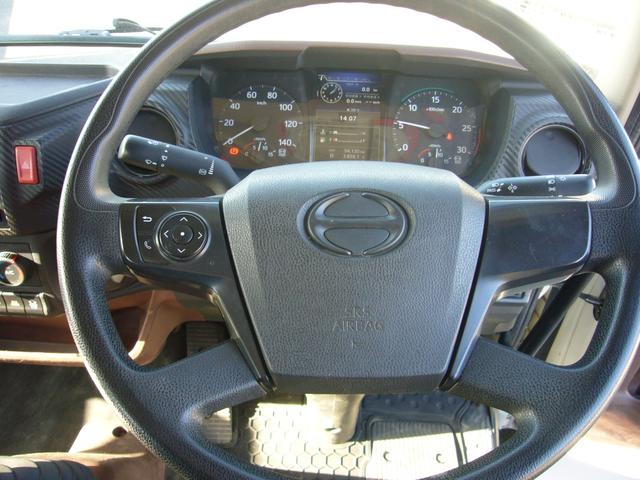 ヒノレンジャー 全低床　古河ユニック　フックイン　ＦＭＡＭラジオ　ＥＴＣ　カラーインフォメーションモニター　自動被害軽減ブレーキ　車線逸脱警報・横滑り防止装置　坂道発進補助装置　オーバーヘッドシェルフ　荷台新塗装済み（8枚目）