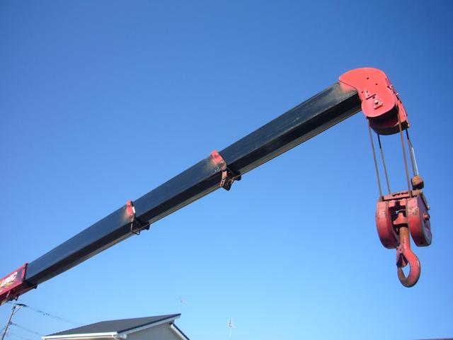 ヒノレンジャー 全低床　古河ユニック　フックイン　ＦＭＡＭラジオ　ＥＴＣ　カラーインフォメーションモニター　自動被害軽減ブレーキ　車線逸脱警報・横滑り防止装置　坂道発進補助装置　オーバーヘッドシェルフ　荷台新塗装済み（14枚目）