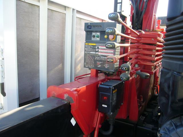 ヒノレンジャー 全低床　古河ユニック　フックイン　ＦＭＡＭラジオ　ＥＴＣ　カラーインフォメーションモニター　自動被害軽減ブレーキ　車線逸脱警報・横滑り防止装置　坂道発進補助装置　オーバーヘッドシェルフ　荷台新塗装済み（16枚目）