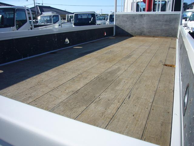 ヒノレンジャー 全低床　古河ユニック　フックイン　ＦＭＡＭラジオ　ＥＴＣ　カラーインフォメーションモニター　自動被害軽減ブレーキ　車線逸脱警報・横滑り防止装置　坂道発進補助装置　オーバーヘッドシェルフ　荷台新塗装済み（19枚目）