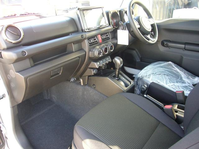 ジムニー ＸＣ　新品８型ナビ　フルセグＴＶ　Ｂｔオーディオ　スマートキー　革巻ステアリング　オートクルーズ　オートＬＥＤヘッドライト　スズキセーフティサポート　オートリトラクトミラー　オートエアコン　純正１６アルミ（7枚目）