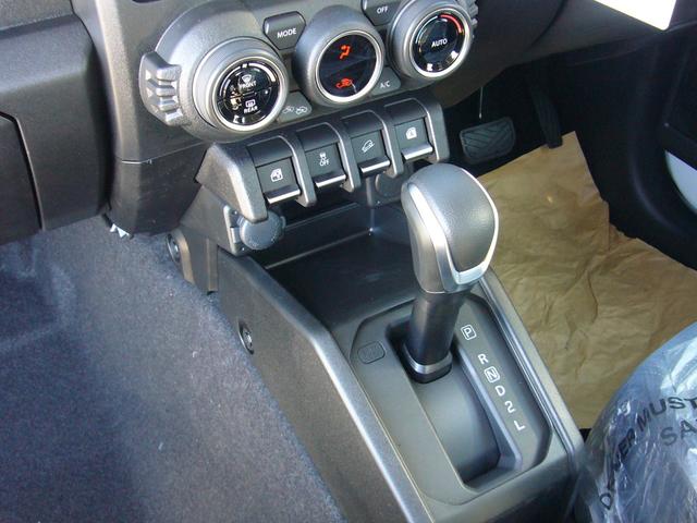 ジムニー ＸＣ　インフォメーションモニター　スマートキー　革巻ステアリング　オートクルーズ　オートＬＥＤヘッドライト　スズキセーフティサポート　オートリトラクトミラー　オートエアコン　純正１６アルミ（12枚目）