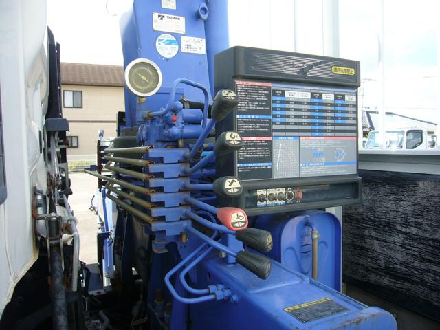 ヒノレンジャー 全低床　オートマ　タダノユニック２．９３ｔ　フックイン　ＦＭＡＭラジオ　ＥＴＣ　インフォメーションモニター　オーバーヘッドシェルフ　フォグランプ　左電動ミラー　ラジコン　荷台新塗装済み（3枚目）