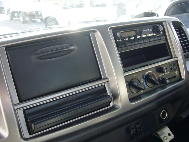 ヒノレンジャー 全低床　オートマ　タダノユニック２．９３ｔ　フックイン　ＦＭＡＭラジオ　ＥＴＣ　インフォメーションモニター　オーバーヘッドシェルフ　フォグランプ　左電動ミラー　ラジコン　荷台新塗装済み（6枚目）