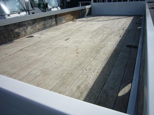 ヒノレンジャー 全低床　オートマ　タダノユニック２．９３ｔ　フックイン　ＦＭＡＭラジオ　ＥＴＣ　インフォメーションモニター　オーバーヘッドシェルフ　フォグランプ　左電動ミラー　ラジコン　荷台新塗装済み（10枚目）