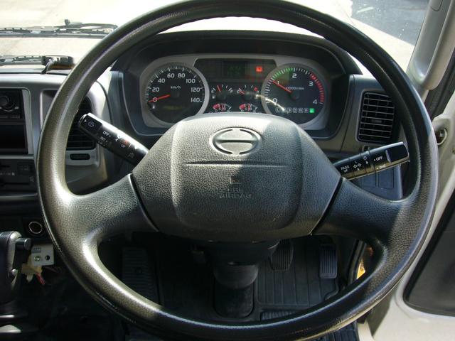 ヒノレンジャー 全低床　オートマ　タダノユニック２．９３ｔ　フックイン　ＦＭＡＭラジオ　ＥＴＣ　インフォメーションモニター　オーバーヘッドシェルフ　フォグランプ　左電動ミラー　ラジコン　荷台新塗装済み（13枚目）