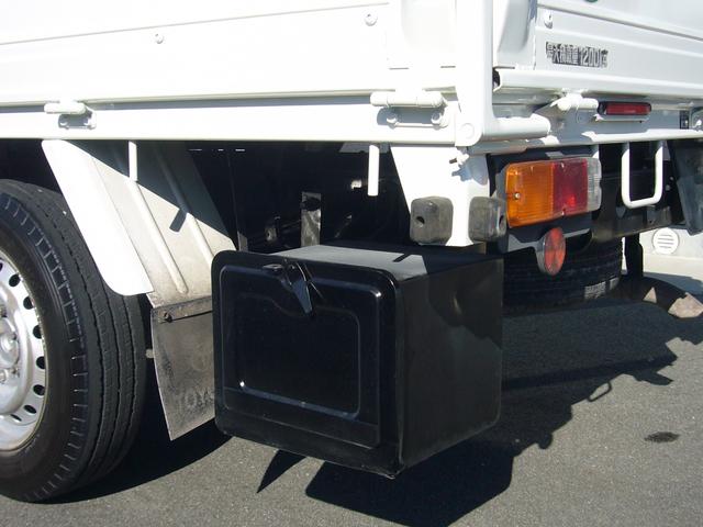 ダイナトラック フルジャストロー　１２００ｋｇ　オートマ　ＦＭＡＭラジオ　ＥＴＣ　集中ドアロック　運転席エアバック　センターコンソール　ＵＶカットガラス　エアコン・パワステ・パワーウィンドウ　フォグランプ　荷台新塗装済　ツールボックス（30枚目）