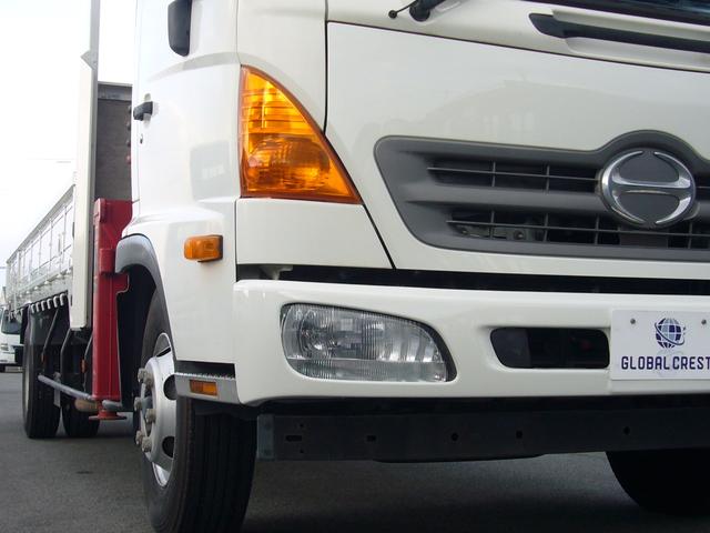 ヒノレンジャー 全低床　オートマ　古河ユニック２．９ｔ　フックイン　ＦＭＡＭラジオ　ＥＴＣ　インフォメーションモニター　オーバーヘッドシェルフ　フォグランプ　左電動ミラー　ラジコン　荷台新塗装済み（4枚目）