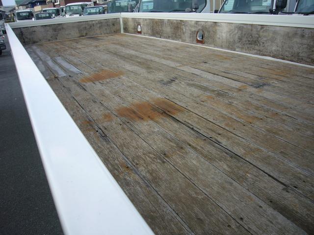 ヒノレンジャー 全低床　オートマ　古河ユニック２．９ｔ　フックイン　ＦＭＡＭラジオ　ＥＴＣ　インフォメーションモニター　オーバーヘッドシェルフ　フォグランプ　左電動ミラー　ラジコン　荷台新塗装済み（9枚目）