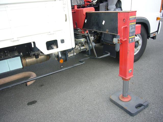 ヒノレンジャー 全低床　オートマ　古河ユニック２．９ｔ　フックイン　ＦＭＡＭラジオ　ＥＴＣ　インフォメーションモニター　オーバーヘッドシェルフ　フォグランプ　左電動ミラー　ラジコン　荷台新塗装済み（11枚目）