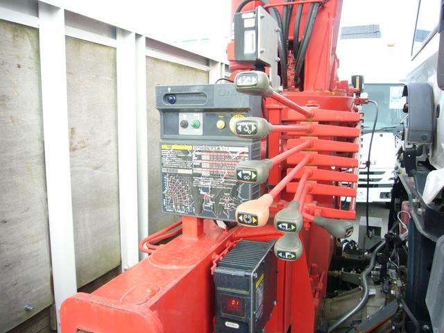 ヒノレンジャー 全低床　オートマ　古河ユニック２．９ｔ　フックイン　ＦＭＡＭラジオ　ＥＴＣ　インフォメーションモニター　オーバーヘッドシェルフ　フォグランプ　左電動ミラー　ラジコン　荷台新塗装済み（12枚目）