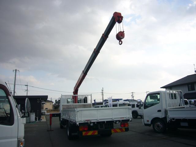 ヒノレンジャー 全低床　オートマ　古河ユニック２．９ｔ　フックイン　ＦＭＡＭラジオ　ＥＴＣ　インフォメーションモニター　オーバーヘッドシェルフ　フォグランプ　左電動ミラー　ラジコン　荷台新塗装済み（14枚目）