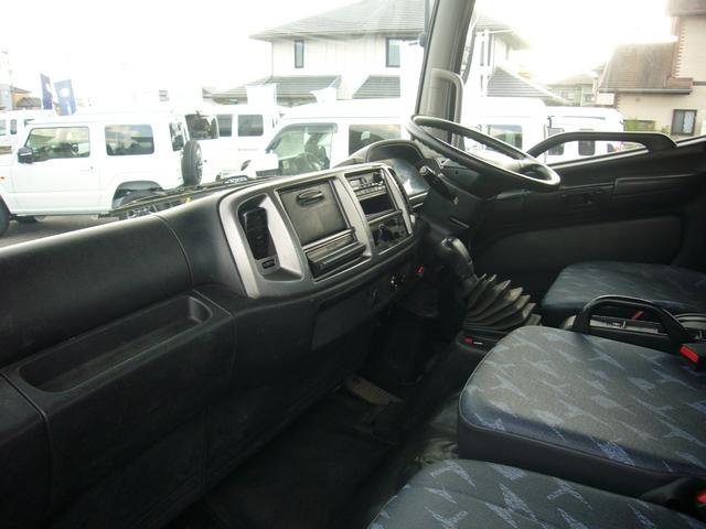 ヒノレンジャー 全低床　オートマ　古河ユニック２．９ｔ　フックイン　ＦＭＡＭラジオ　ＥＴＣ　インフォメーションモニター　オーバーヘッドシェルフ　フォグランプ　左電動ミラー　ラジコン　荷台新塗装済み（15枚目）