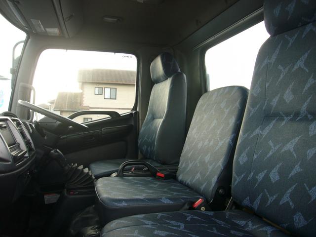 ヒノレンジャー 全低床　オートマ　古河ユニック２．９ｔ　フックイン　ＦＭＡＭラジオ　ＥＴＣ　インフォメーションモニター　オーバーヘッドシェルフ　フォグランプ　左電動ミラー　ラジコン　荷台新塗装済み（16枚目）