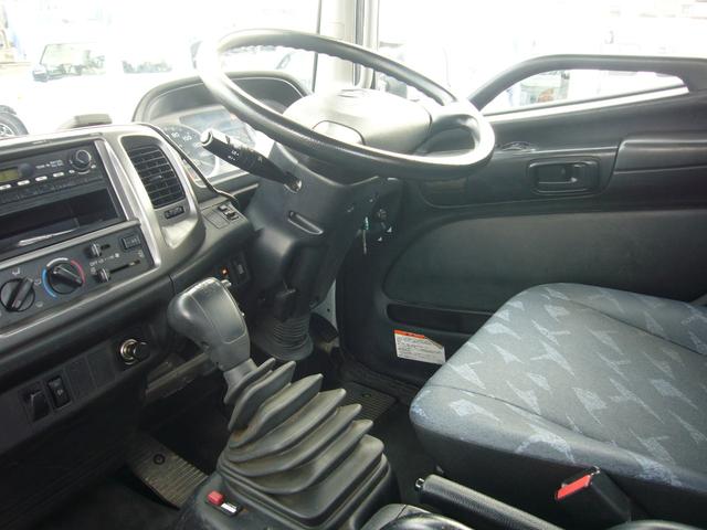 ヒノレンジャー 全低床　オートマ　古河ユニック２．９ｔ　フックイン　ＦＭＡＭラジオ　ＥＴＣ　インフォメーションモニター　オーバーヘッドシェルフ　フォグランプ　左電動ミラー　ラジコン　荷台新塗装済み（18枚目）