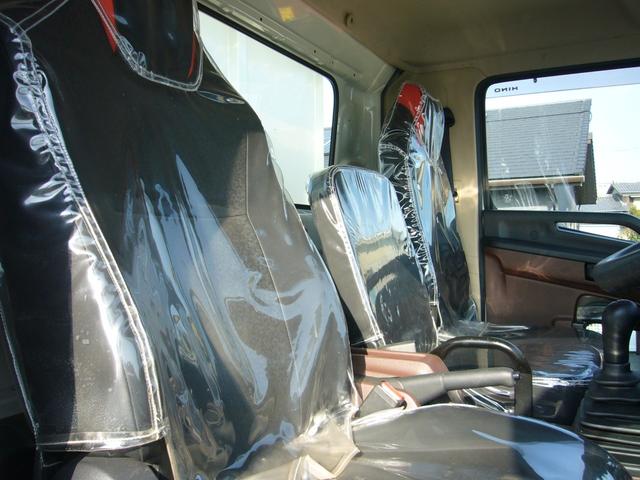 ヒノレンジャー ダンプ　３５００ｋｇ　６速　ＦＭＡＭラジオ　Ｂｔオーディオ　ＥＴＣ　カラーインフォメーションモニター　集中ドアロック　左電動ミラー　オーバーヘッドシェルフ　センターコンソール　横滑り防止装置　荷台新塗装済み（6枚目）