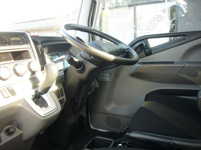 キャンター 　全低床　１．５ｔ　オートマ　ＥＴＣ　キーレス　インフォメーションモニター　ＦＭＡＭラジオ　ＥＣＯモード　左電動ミラー　オーバーヘッドシェルフ　センターコンソール　アームレスト（6枚目）