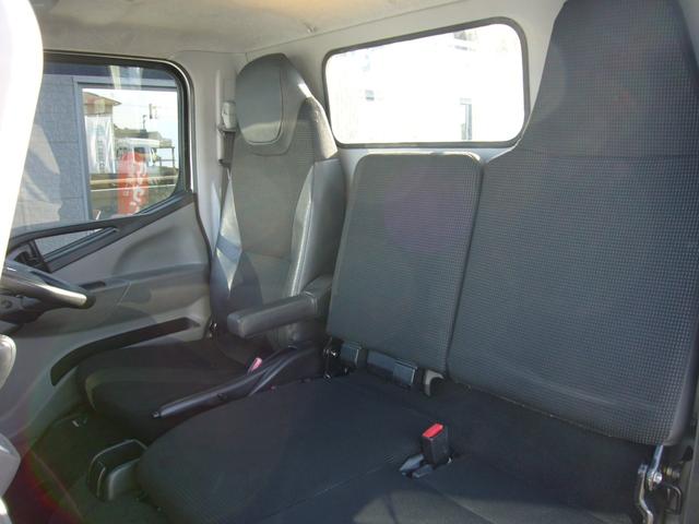 キャンター 　全低床　１．５ｔ　オートマ　ＥＴＣ　キーレス　インフォメーションモニター　ＦＭＡＭラジオ　ＥＣＯモード　左電動ミラー　オーバーヘッドシェルフ　センターコンソール　アームレスト（7枚目）