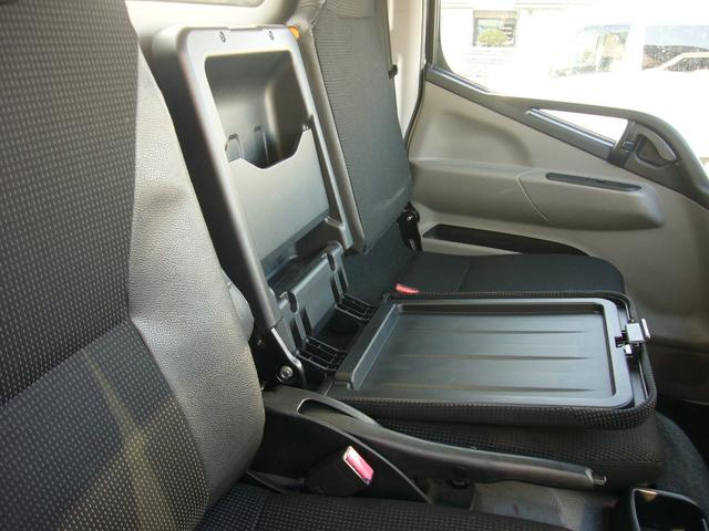 キャンター 　全低床　１．５ｔ　オートマ　ＥＴＣ　キーレス　インフォメーションモニター　ＦＭＡＭラジオ　ＥＣＯモード　左電動ミラー　オーバーヘッドシェルフ　センターコンソール　アームレスト（21枚目）