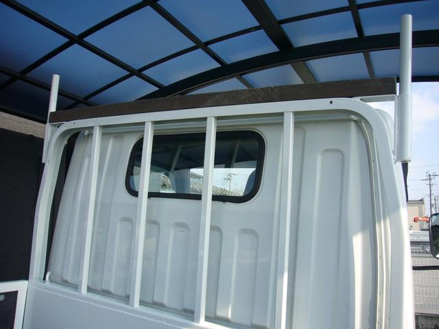 キャンター 全低床 2t オートマ 自動被害軽減ブレーキ 車線逸脱警報・横滑り防止装置 坂道発進補助装置 ETC キーレス インフォメーションモニター アームレスト オーバーヘッドシェルフ 荷台鉄板張り 荷台新塗装済(9枚目)