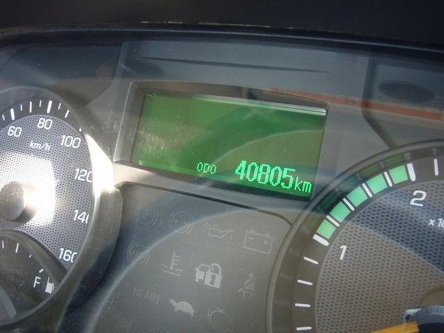 キャンター 全低床 2t オートマ 自動被害軽減ブレーキ 車線逸脱警報・横滑り防止装置 坂道発進補助装置 ETC キーレス インフォメーションモニター アームレスト オーバーヘッドシェルフ 荷台鉄板張り 荷台新塗装済(13枚目)