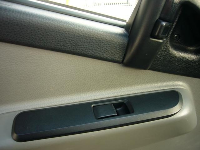 キャンター 全低床 2t オートマ 自動被害軽減ブレーキ 車線逸脱警報・横滑り防止装置 坂道発進補助装置 ETC キーレス インフォメーションモニター アームレスト オーバーヘッドシェルフ 荷台鉄板張り 荷台新塗装済(28枚目)