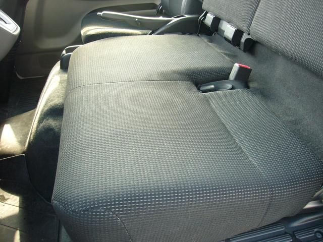 キャンター 全低床 2t オートマ 自動被害軽減ブレーキ 車線逸脱警報・横滑り防止装置 坂道発進補助装置 ETC キーレス インフォメーションモニター アームレスト オーバーヘッドシェルフ 荷台鉄板張り 荷台新塗装済(30枚目)