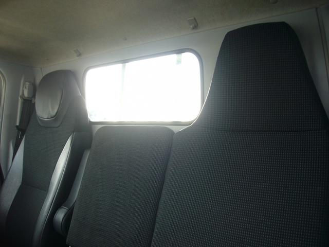 キャンター 全低床 2t オートマ 自動被害軽減ブレーキ 車線逸脱警報・横滑り防止装置 坂道発進補助装置 ETC キーレス インフォメーションモニター アームレスト オーバーヘッドシェルフ 荷台鉄板張り 荷台新塗装済(31枚目)