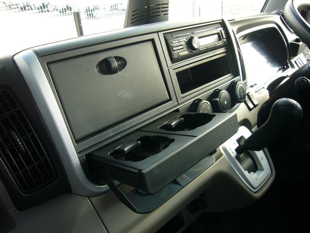 キャンター 全低床 2t オートマ 自動被害軽減ブレーキ 車線逸脱警報・横滑り防止装置 坂道発進補助装置 ETC キーレス インフォメーションモニター アームレスト オーバーヘッドシェルフ 荷台鉄板張り 荷台新塗装済(32枚目)