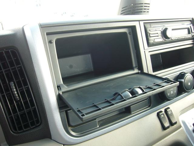 キャンター 全低床 2t オートマ 自動被害軽減ブレーキ 車線逸脱警報・横滑り防止装置 坂道発進補助装置 ETC キーレス インフォメーションモニター アームレスト オーバーヘッドシェルフ 荷台鉄板張り 荷台新塗装済(33枚目)