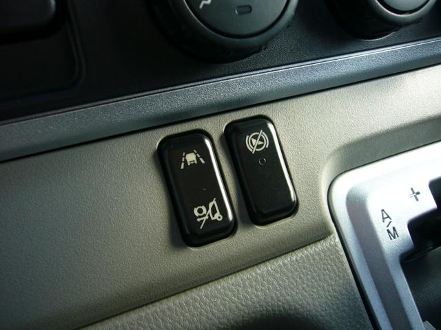 キャンター 全低床 2t オートマ 自動被害軽減ブレーキ 車線逸脱警報・横滑り防止装置 坂道発進補助装置 ETC キーレス インフォメーションモニター アームレスト オーバーヘッドシェルフ 荷台鉄板張り 荷台新塗装済(35枚目)