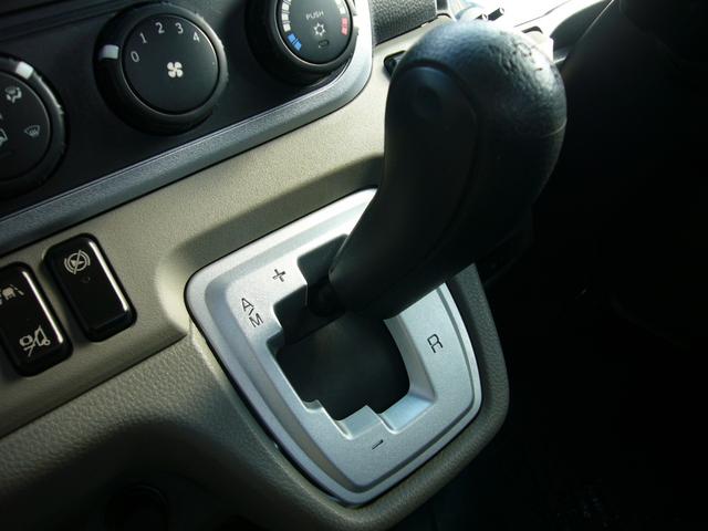 キャンター 全低床 2t オートマ 自動被害軽減ブレーキ 車線逸脱警報・横滑り防止装置 坂道発進補助装置 ETC キーレス インフォメーションモニター アームレスト オーバーヘッドシェルフ 荷台鉄板張り 荷台新塗装済(37枚目)