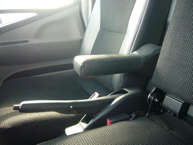 キャンター 全低床 2t オートマ 自動被害軽減ブレーキ 車線逸脱警報・横滑り防止装置 坂道発進補助装置 ETC キーレス インフォメーションモニター アームレスト オーバーヘッドシェルフ 荷台鉄板張り 荷台新塗装済(40枚目)