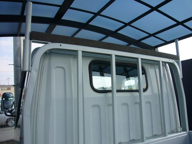 キャンター 全低床 2t オートマ 自動被害軽減ブレーキ 車線逸脱警報・横滑り防止装置 坂道発進補助装置 ETC キーレス インフォメーションモニター アームレスト オーバーヘッドシェルフ 荷台鉄板張り 荷台新塗装済(41枚目)