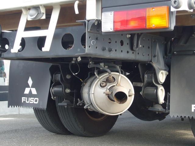 キャンター 全低床 2t オートマ 自動被害軽減ブレーキ 車線逸脱警報・横滑り防止装置 坂道発進補助装置 ETC キーレス インフォメーションモニター アームレスト オーバーヘッドシェルフ 荷台鉄板張り 荷台新塗装済(47枚目)