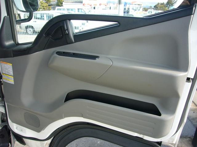 キャンター 全低床 2t オートマ 自動被害軽減ブレーキ 車線逸脱警報・横滑り防止装置 坂道発進補助装置 ETC キーレス インフォメーションモニター アームレスト オーバーヘッドシェルフ 荷台鉄板張り 荷台新塗装済(51枚目)