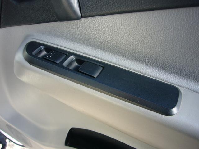 キャンター 全低床 2t オートマ 自動被害軽減ブレーキ 車線逸脱警報・横滑り防止装置 坂道発進補助装置 ETC キーレス インフォメーションモニター アームレスト オーバーヘッドシェルフ 荷台鉄板張り 荷台新塗装済(52枚目)