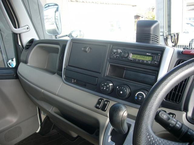 キャンター 全低床 2t オートマ 自動被害軽減ブレーキ 車線逸脱警報・横滑り防止装置 坂道発進補助装置 ETC キーレス インフォメーションモニター アームレスト オーバーヘッドシェルフ 荷台鉄板張り 荷台新塗装済(57枚目)