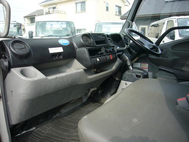 デュトロ セミロング全低床　２ｔ　タダノ３段クレーン　２．６３ｔ　フックイン　オートマ　純正ラジオ　ＥＴＣ　集中ドアロック　インフォメーションモニター　オーバーヘッドシェルフ　運転席エアバック　ＡＢＳ　荷台新塗装済（3枚目）