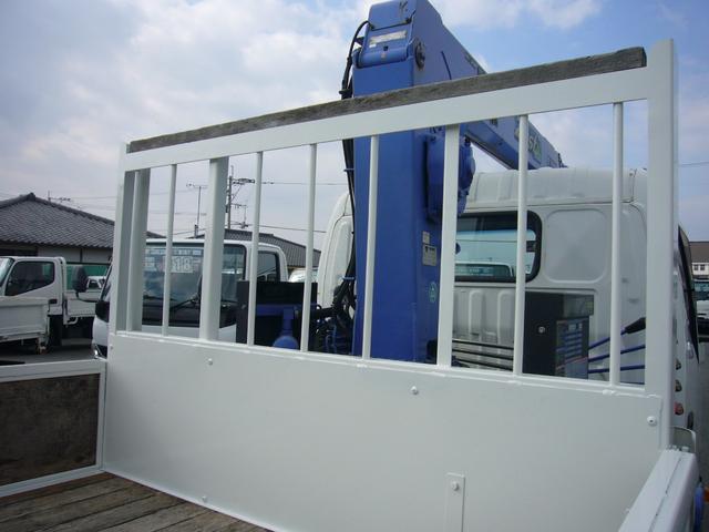 デュトロ セミロング全低床　２ｔ　タダノ３段クレーン　２．６３ｔ　フックイン　オートマ　純正ラジオ　ＥＴＣ　集中ドアロック　インフォメーションモニター　オーバーヘッドシェルフ　運転席エアバック　ＡＢＳ　荷台新塗装済（9枚目）