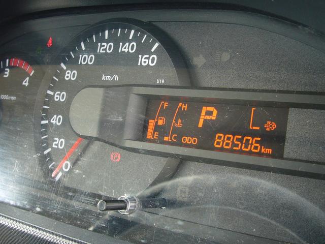 デュトロ セミロング全低床　２ｔ　タダノ３段クレーン　２．６３ｔ　フックイン　オートマ　純正ラジオ　ＥＴＣ　集中ドアロック　インフォメーションモニター　オーバーヘッドシェルフ　運転席エアバック　ＡＢＳ　荷台新塗装済（13枚目）