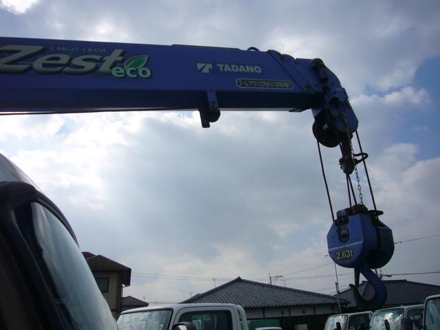 デュトロ セミロング全低床　２ｔ　タダノ３段クレーン　２．６３ｔ　フックイン　オートマ　純正ラジオ　ＥＴＣ　集中ドアロック　インフォメーションモニター　オーバーヘッドシェルフ　運転席エアバック　ＡＢＳ　荷台新塗装済（20枚目）