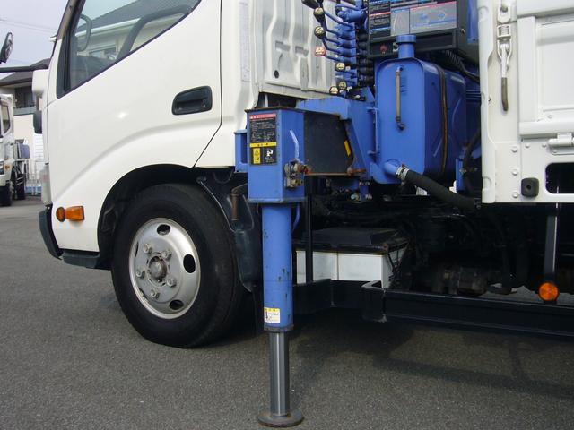 デュトロ セミロング全低床　２ｔ　タダノ３段クレーン　２．６３ｔ　フックイン　オートマ　純正ラジオ　ＥＴＣ　集中ドアロック　インフォメーションモニター　オーバーヘッドシェルフ　運転席エアバック　ＡＢＳ　荷台新塗装済（23枚目）