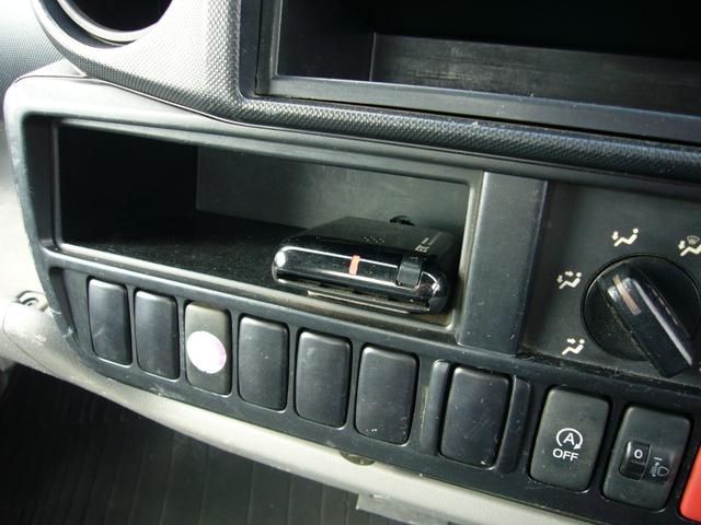 デュトロ セミロング全低床　２ｔ　タダノ３段クレーン　２．６３ｔ　フックイン　オートマ　純正ラジオ　ＥＴＣ　集中ドアロック　インフォメーションモニター　オーバーヘッドシェルフ　運転席エアバック　ＡＢＳ　荷台新塗装済（27枚目）