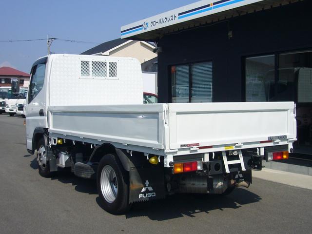 キャンター 全低床　２ｔ　５速ＭＴ　自動被害軽減ブレーキ　車線逸脱警報・横滑り防止装置　ＥＴＣ　キーレス　ＦＭＡＭラジオ　Ｂｔオーディオ　インフォメーションモニター　オーバーヘッドシェルフ　　荷台鉄板張り　荷台新塗装済（7枚目）