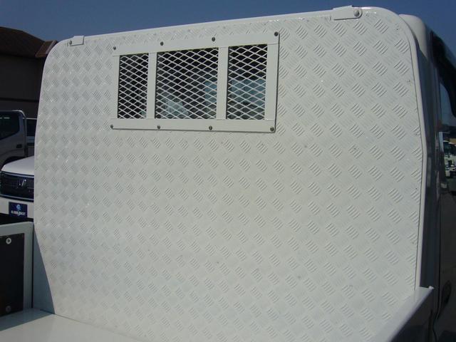 キャンター 全低床　２ｔ　５速ＭＴ　自動被害軽減ブレーキ　車線逸脱警報・横滑り防止装置　ＥＴＣ　キーレス　ＦＭＡＭラジオ　Ｂｔオーディオ　インフォメーションモニター　オーバーヘッドシェルフ　　荷台鉄板張り　荷台新塗装済（9枚目）