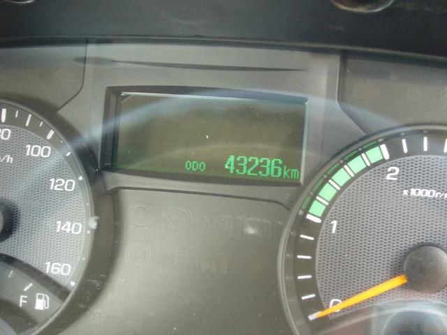 キャンター 全低床　２ｔ　５速ＭＴ　自動被害軽減ブレーキ　車線逸脱警報・横滑り防止装置　ＥＴＣ　キーレス　ＦＭＡＭラジオ　Ｂｔオーディオ　インフォメーションモニター　オーバーヘッドシェルフ　　荷台鉄板張り　荷台新塗装済（14枚目）